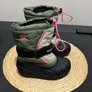 Sorel Rain Snow boots size 11. Style to little hero comfort